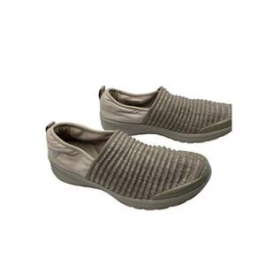 BZees Glee Women’s Slip On Casual Shoes Rogan s Shoes Size 8